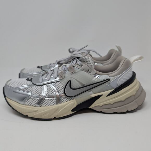 Nike V2K Run Women's Running Shoes Sneakers Reflective Accents White Silver 9 - Picture 8 of 8